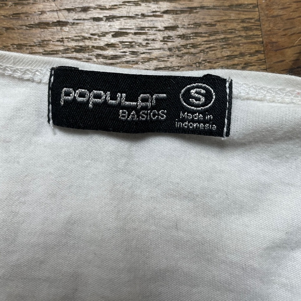 Basic essentials:white crop top - Picture 3 of 5